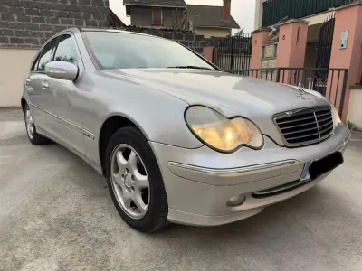 Gebraucht Mercedes 220 136 PS (100 kW) 2001 Silber Limousine