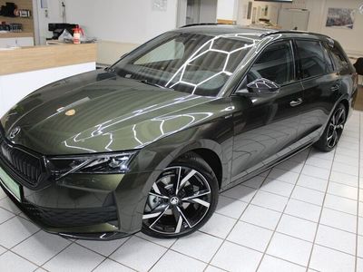 Grün Gebraucht 2024 Skoda Octavia SportLine Kombi | 43.750 €