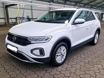 Second-hand VW T-Roc Life 110 CP (80 kW) 2023 Alb SUV