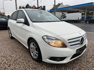 Usata Mercedes B180 122 CV (89 kW) 2014 Bianco Monovolume
