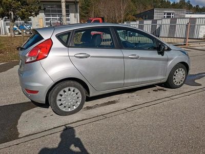 Gebraucht Ford Fiesta 95 PS (69 kW) 2013 Silber Kleinwagen