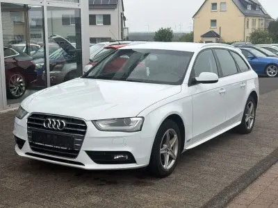 Gebraucht Audi A4 Attraction 143 PS (105 kW) 2012 Weiß Kombi