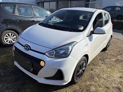 Gebraucht Hyundai i10 Trend 67 PS (49 kW) 2017 Weiß Kleinwagen