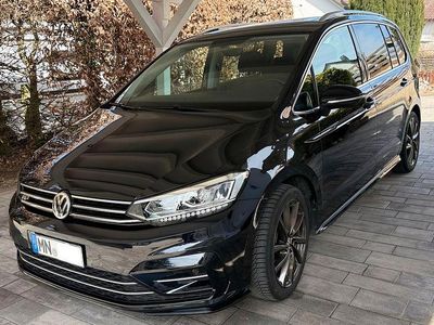 Second-hand VW Touran Highline 150 CP (110 kW) 2019 Negru Monovolum