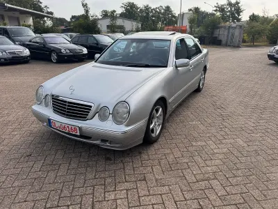 Gebraucht Mercedes E240 Avantgarde 170 PS (125 kW) 1999 Silber Limousine