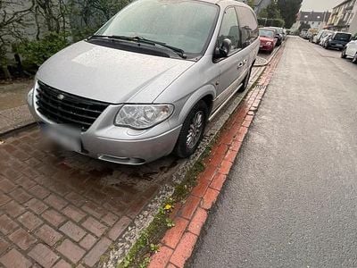 Usado Chrysler Voyager 170 HP (125 kW) 2004 Prateado Monovolume