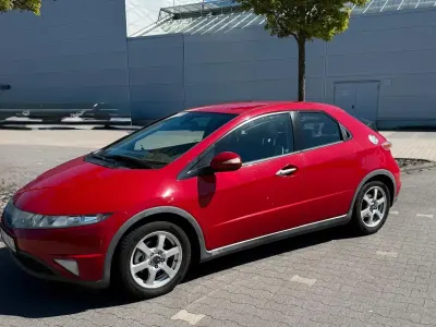Käytetty Honda Civic 113 HP (83 kW) 2007 Punainen Sedan