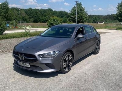 Gebraucht Mercedes CLA200 Shooting Brake 150 PS (110 kW) 2021 Grau Kombi