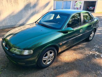 Usata Opel Vectra 136 CV (100 kW) 1997 Verde Berlina