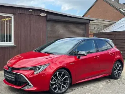 Gebraucht Toyota Corolla Hybrid Lounge 184 PS (135 kW) 2019 Rot Limousine
