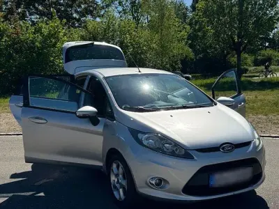 Gebraucht Ford Fiesta Champions Edition 82 PS (60 kW) 2012 Silber Limousine