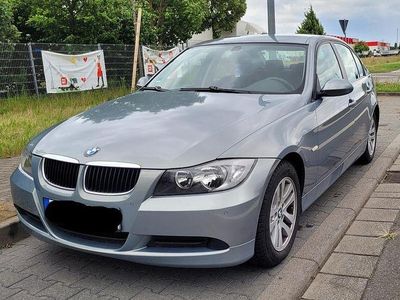 Grau Gebraucht 2005 BMW 318 Limousine | 4.200 € (Fairer Preis)
