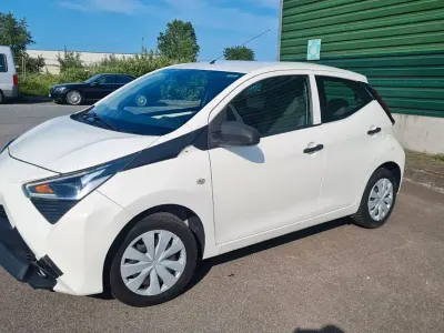 Gebraucht Toyota Aygo 72 PS (52 kW) 2018 Weiß Kleinwagen
