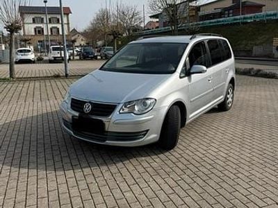 Second-hand VW Touran 105 CP (77 kW) 2009 Monovolum