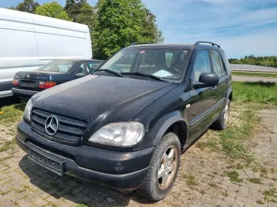 Gebraucht Mercedes ML320 218 PS (160 kW) 1999 Schwarz SUV