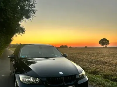 Gebraucht BMW 318 143 PS (105 kW) 2008 Schwarz Limousine