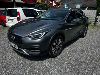 Infiniti Q30