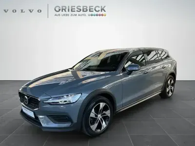 Gebraucht Volvo V60 CC Plus 197 PS (144 kW) 2023 Thunder grey / Kombi