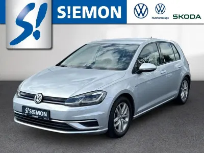 Gebraucht VW Golf VII Comfortline 131 PS (96 kW) 2020 Silber Limousine