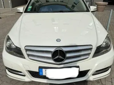Gebraucht Mercedes C180 156 PS (114 kW) 2012 Weiß Limousine