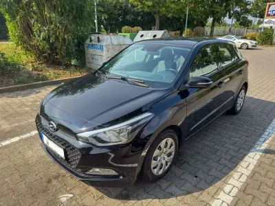 Gebraucht Hyundai i20 Classic 84 PS (61 kW) 2016 Schwarz Limousine