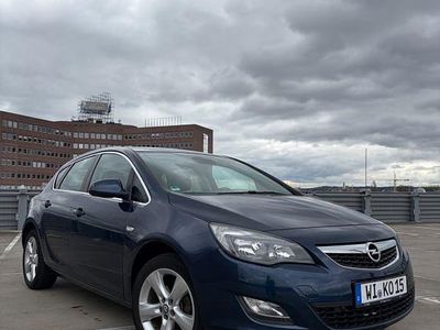 Gebraucht Opel Astra Sport 140 PS (102 kW) 2011 Blau Limousine