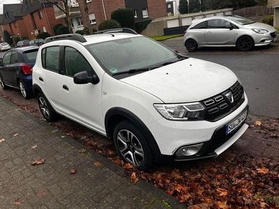 Weiß Gebraucht 2018 Dacia Sandero Celebration Limousine | 10.000 € (Fairer Preis)