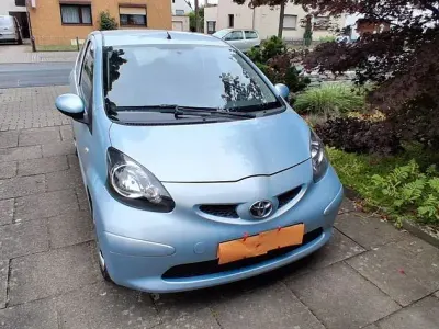 Gebraucht Toyota Aygo 68 PS (50 kW) 2006 Blau Kleinwagen