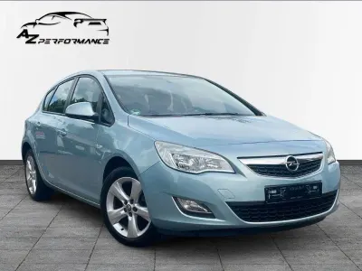Gebraucht Opel Astra Edition 116 PS (85 kW) 2010 Blau Limousine