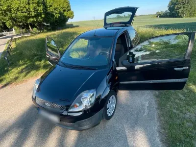 Gebraucht Ford Fiesta 69 PS (50 kW) 2005 Blau Kleinwagen