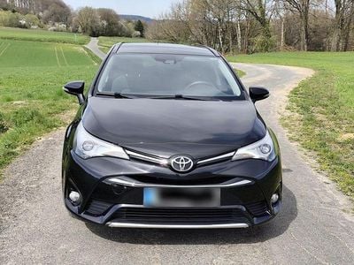 Gebraucht Toyota Avensis Team 147 PS (108 kW) 2018 Schwarz Kombi