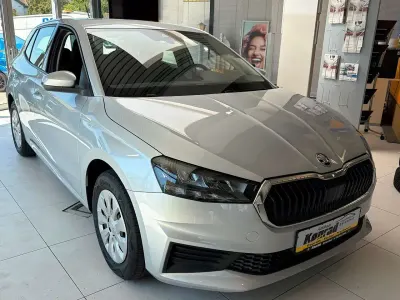 Gebraucht Skoda Fabia Ambition 95 PS (69 kW) 2022 Stribrna brilliant/ brilliants Kleinwagen