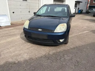 Gebraucht Ford Fiesta Futura 80 PS (58 kW) 2004 Blau Kleinwagen
