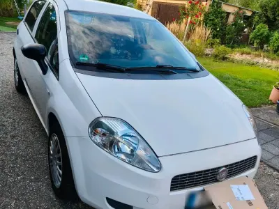 Gebraucht Fiat Grande Punto 77 PS (56 kW) 2009 Weiß Kleinwagen