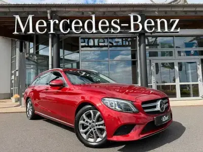 Gebraucht Mercedes C180 Avantgarde 156 PS (114 kW) 2020 Rot Limousine
