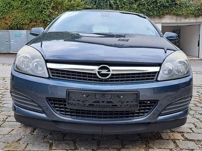 Grau Gebraucht 2009 Opel Astra GTC Coupé | 2.750 € (Fairer Preis)
