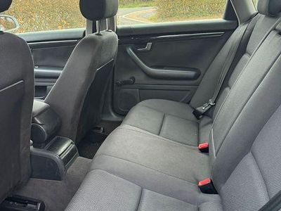 Grau Gebraucht 2001 Audi A4 Limousine | 2.200 € (Fairer Preis)