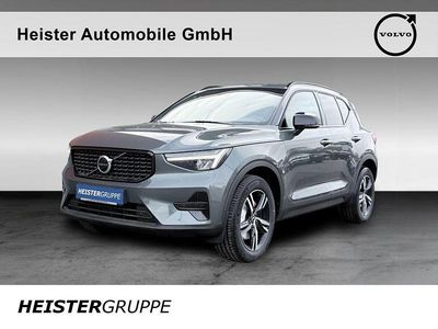 Neu Volvo XC40 Plus 163 PS (119 kW) 2025 Grün SUV