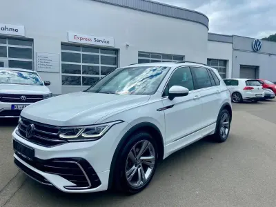 Gebraucht VW Tiguan R-line 150 PS (110 kW) 2023 Weiß SUV