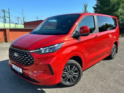 Gebraucht Ford Tourneo Titanium 136 PS (100 kW) 2025 Artisan red Van / Kleinbus