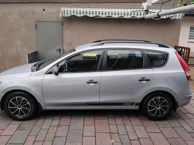 Gebraucht Hyundai i30 90 PS (66 kW) 2010 Silber Kombi