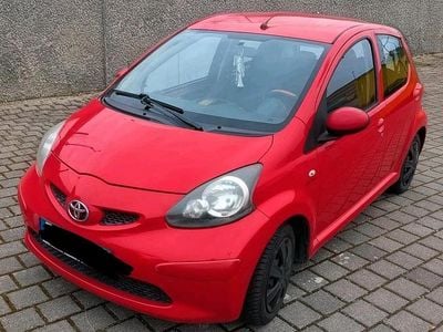 Gebraucht Toyota Aygo 68 PS (50 kW) 2006 Rot Kleinwagen