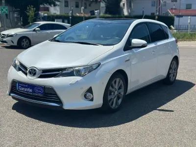 Gebraucht Toyota Auris Hybrid Executive 99 PS (72 kW) 2012 Weiß Limousine