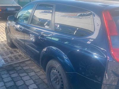 Usata Ford Focus 115 CV (84 kW) 2005 Blu Station wagon