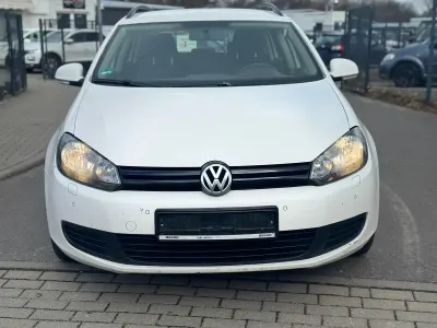 Gebraucht VW Golf VI 105 PS (77 kW) 2011 Weiß Kleinwagen