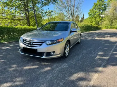 Usata Honda Accord Elegance 156 CV (114 kW) 2011 Argento Berlina