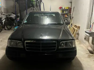 Gebraucht Mercedes C230 163 PS (119 kW) 1996 Schwarz Limousine