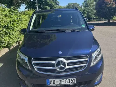 Gebraucht Mercedes V220 Avantgarde Edition 163 PS (119 kW) 2016 Blau Van / Kleinbus
