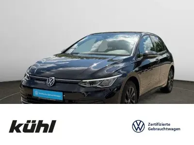 Gebraucht VW Golf VIII Active 150 PS (110 kW) 2021 Deep black perleffekt Limousine