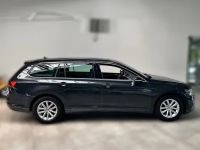 Gebraucht VW Passat Business 150 PS (110 kW) 2021 Grau metallic Kombi